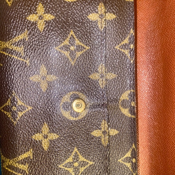 Authentic Louis Vuitton Pochette Monogram Wallet **make an offer!*** - Picture 3 of 10